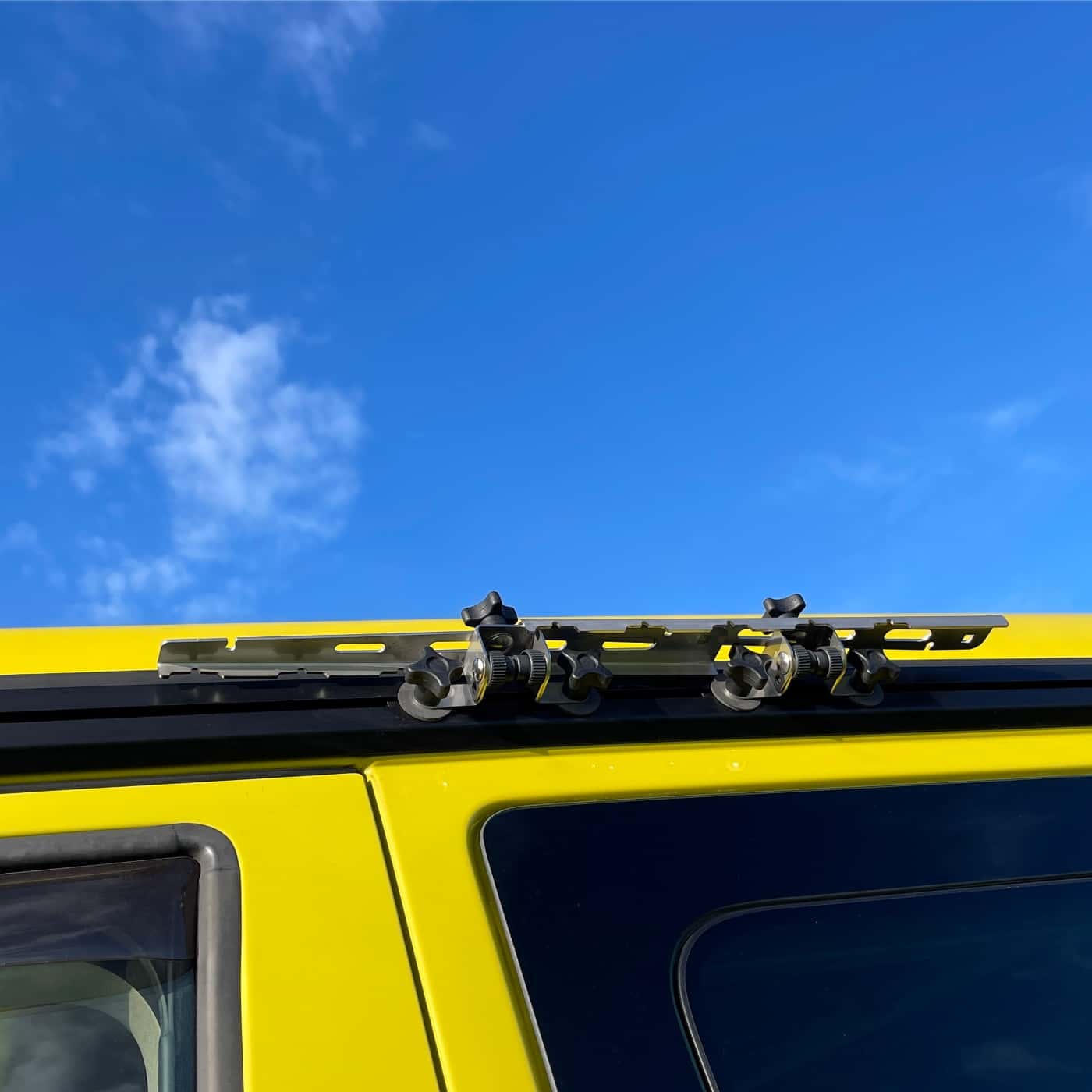 Darf eingeklappt am Bus bleiben: VANZEIT ® Wäscheleine Darf eingeklappt am Bus bleiben: VANZEIT ® Wäscheleine