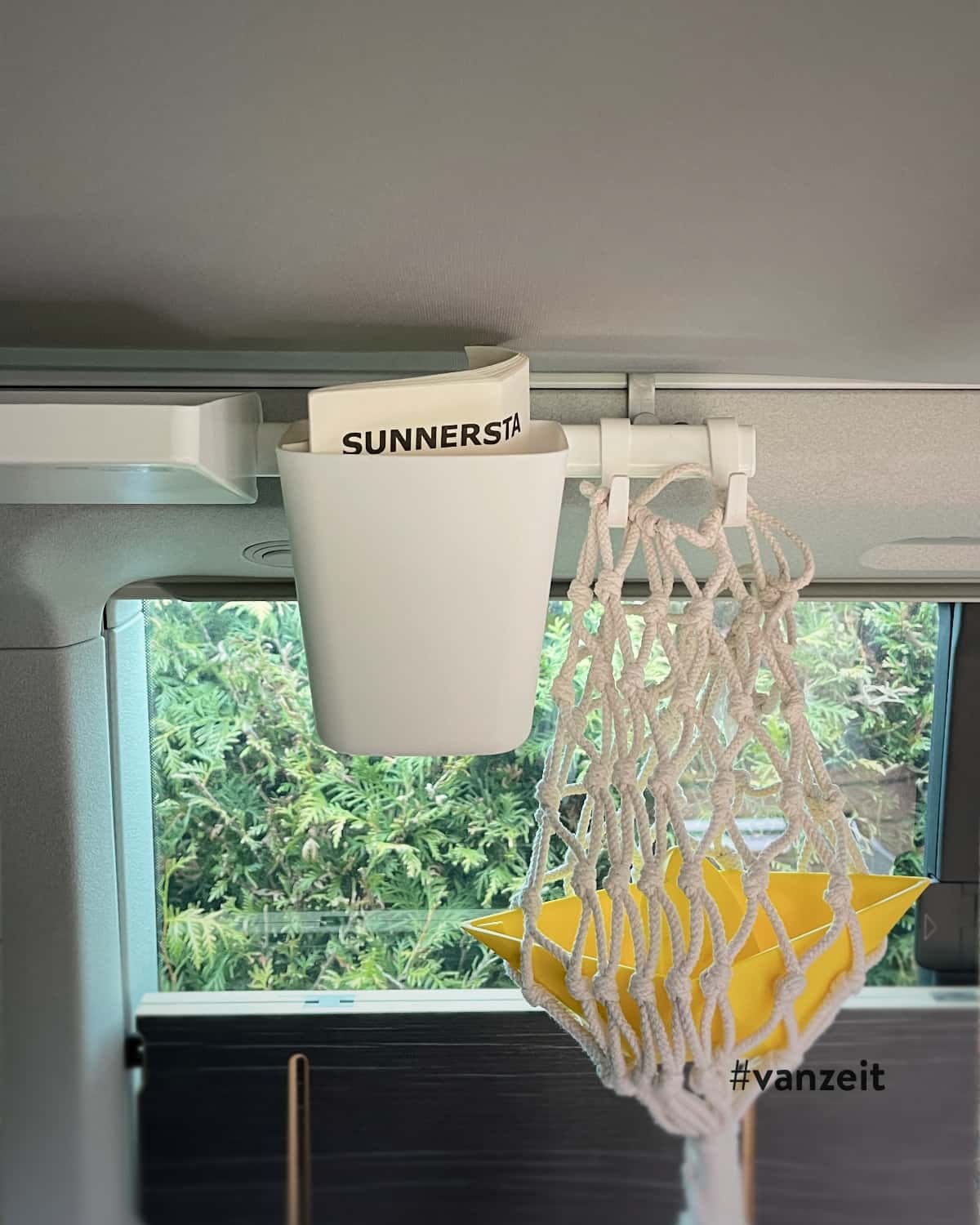 Befestigung IKEA SUNNERSTA Schiene California Aufstelldach IKEA Sunnersta Haken und Behälter im California Aufstelldach