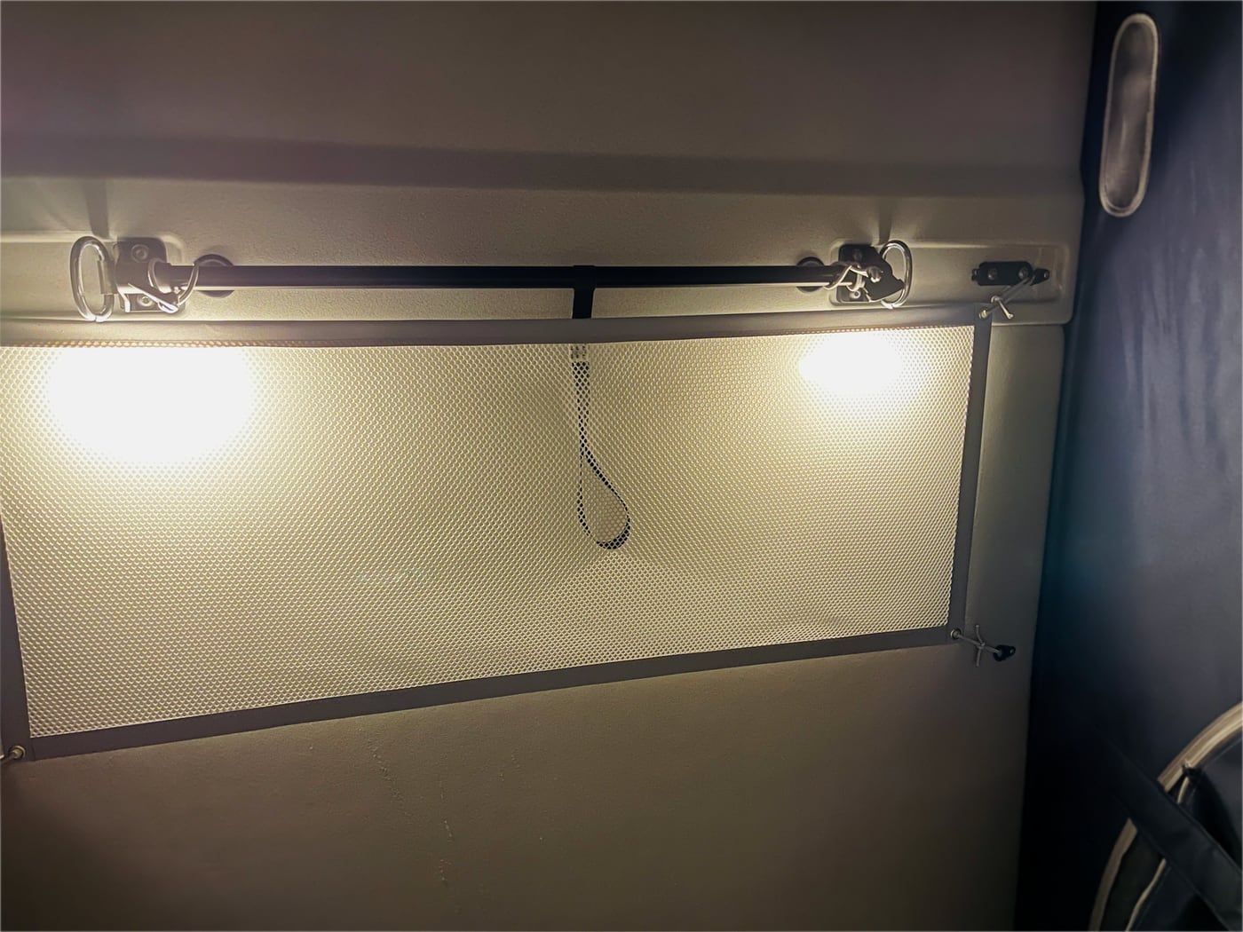 Unclouded lighting under the pop-up roof storage net in the VW California