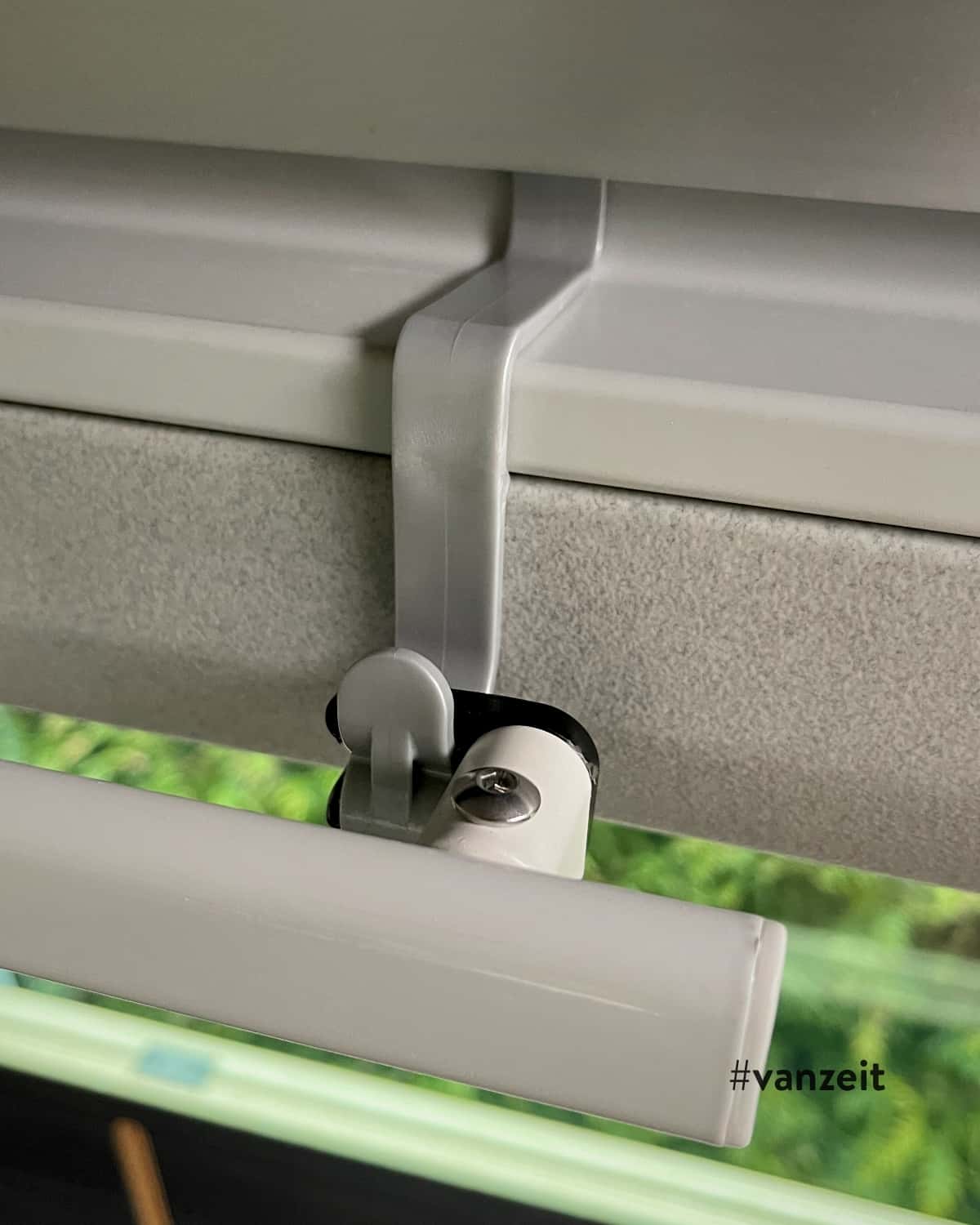 Fastening IKEA Sunnersta on the multifunctional hook