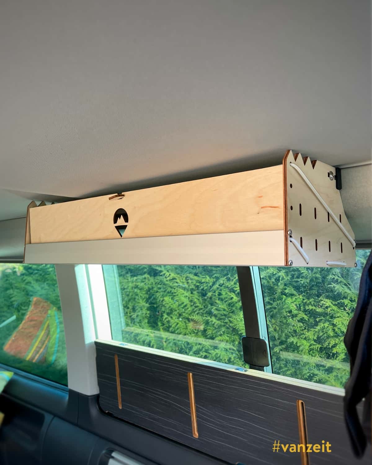 Dachregal System VW California, magnetisch + ready for Silwy Holzregal im geschlossenen Aufstelldach