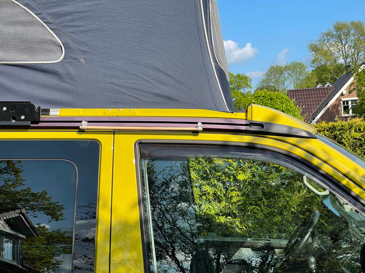 A pair of CLIPPER Multirail hooks with clothes rail on the VW California motorhome