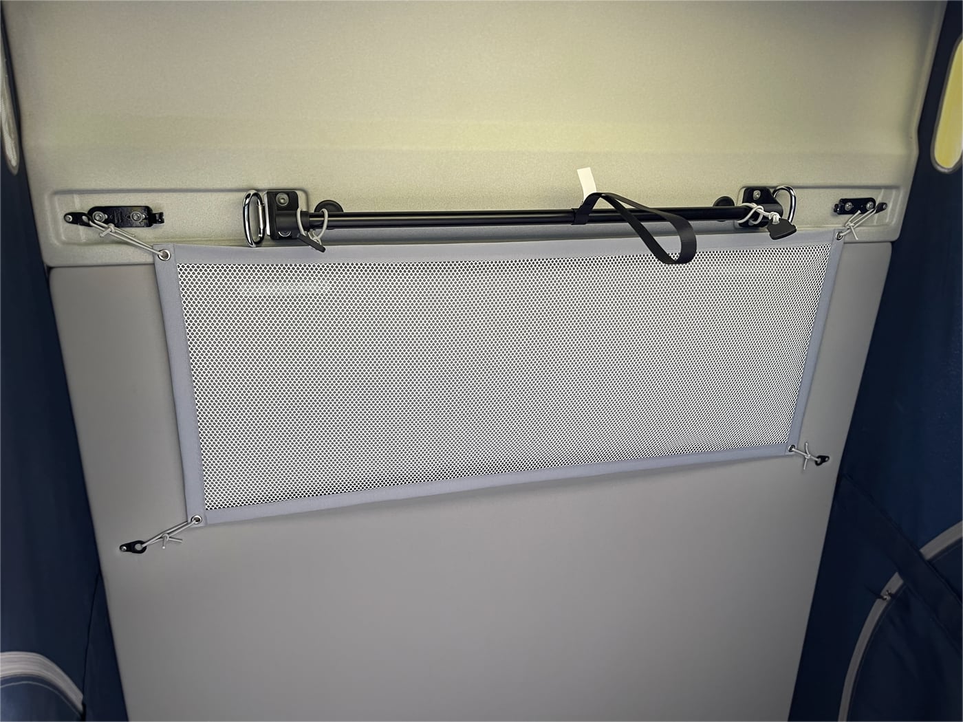 Fits perfectly. PLATZDA storage net in the pop-up roof of the VW California