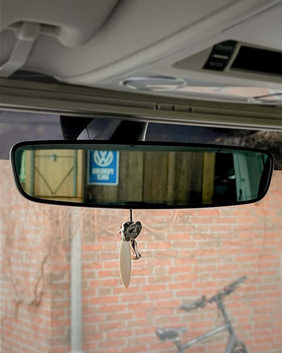 Dachschrank für VW California Beach Die Sicht im Rückspiegel bleibt frei.