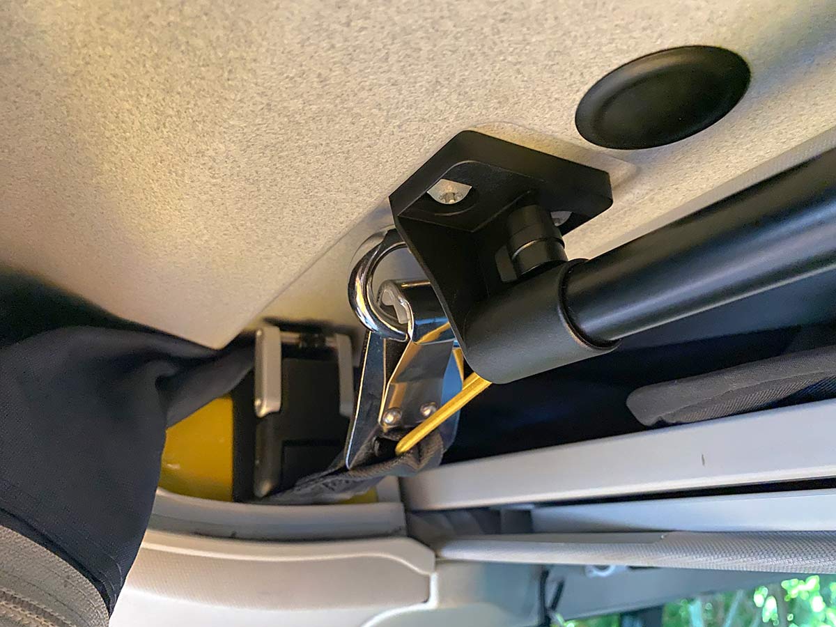 KURT for'n belt safety catch in the VW California Beach T6 KURT for'n belt safety catch in the VW California Beach T6