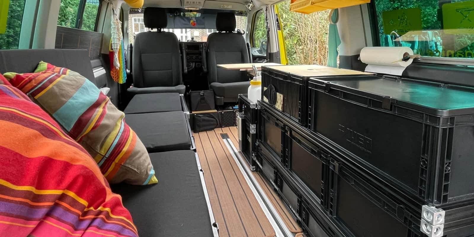 Selbstausbau-Kit für Zwei: DAPASSTWAS Selbstausbau-Kit für Zwei: DAPASSTWAS im VW California Beach
